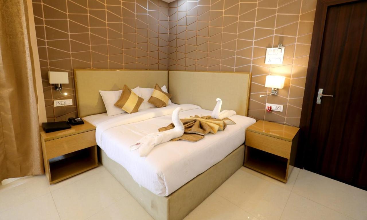 Hotel Yuvraj Grand Jabalpur Zewnętrze zdjęcie