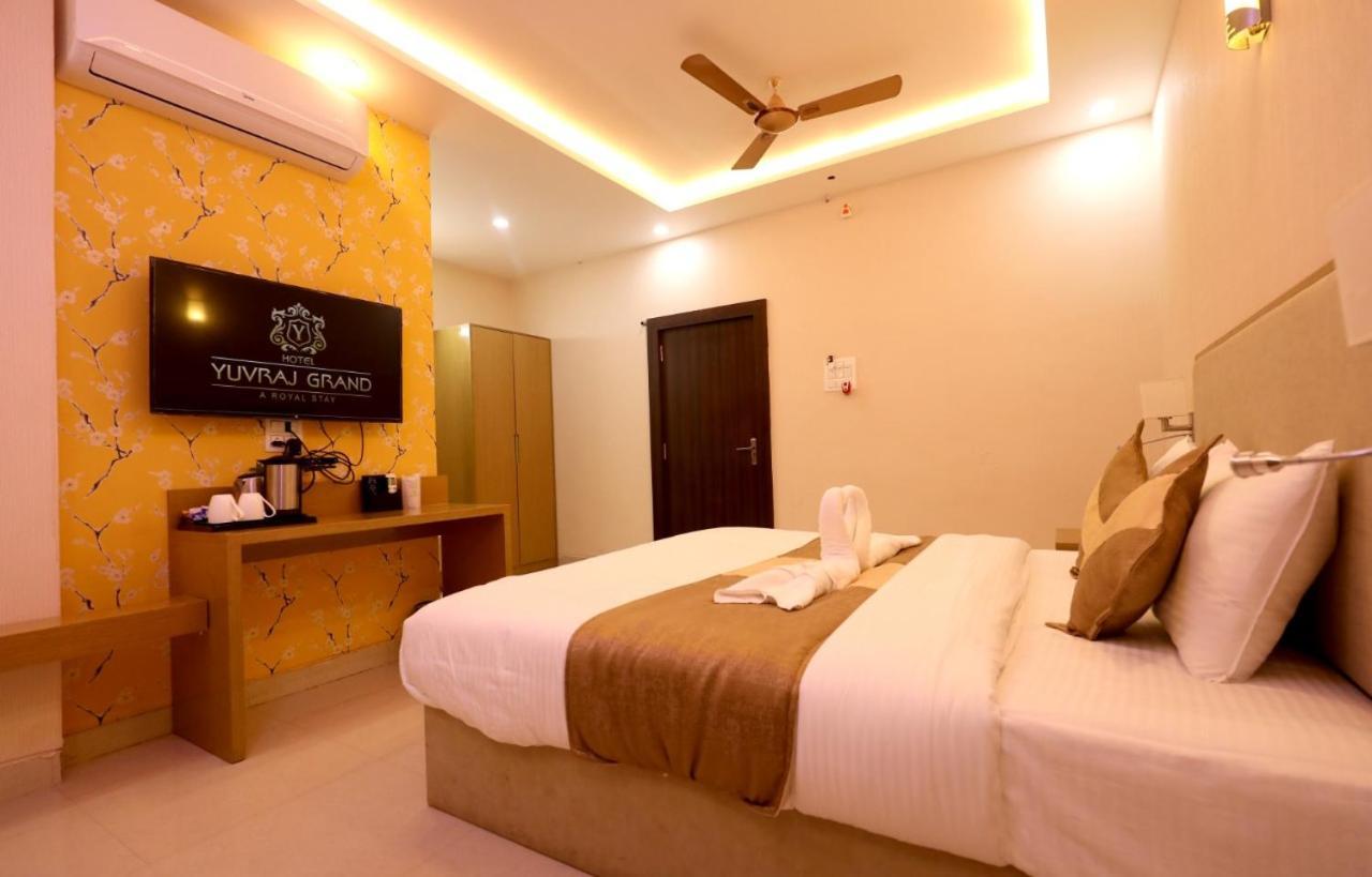 Hotel Yuvraj Grand Jabalpur Zewnętrze zdjęcie