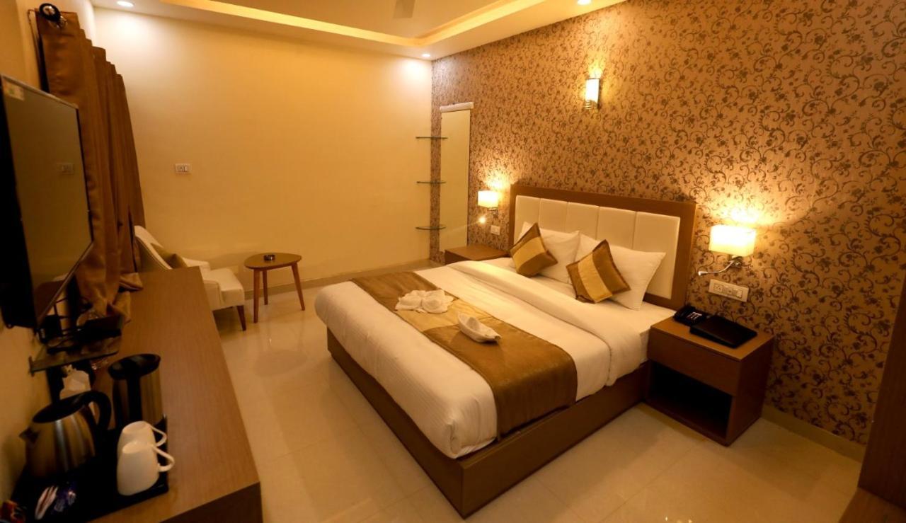 Hotel Yuvraj Grand Jabalpur Zewnętrze zdjęcie