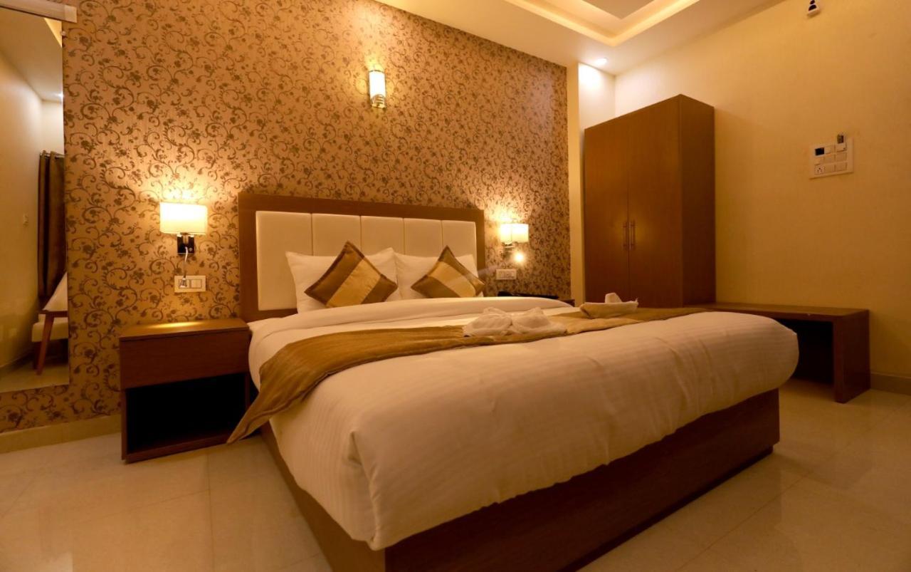 Hotel Yuvraj Grand Jabalpur Zewnętrze zdjęcie