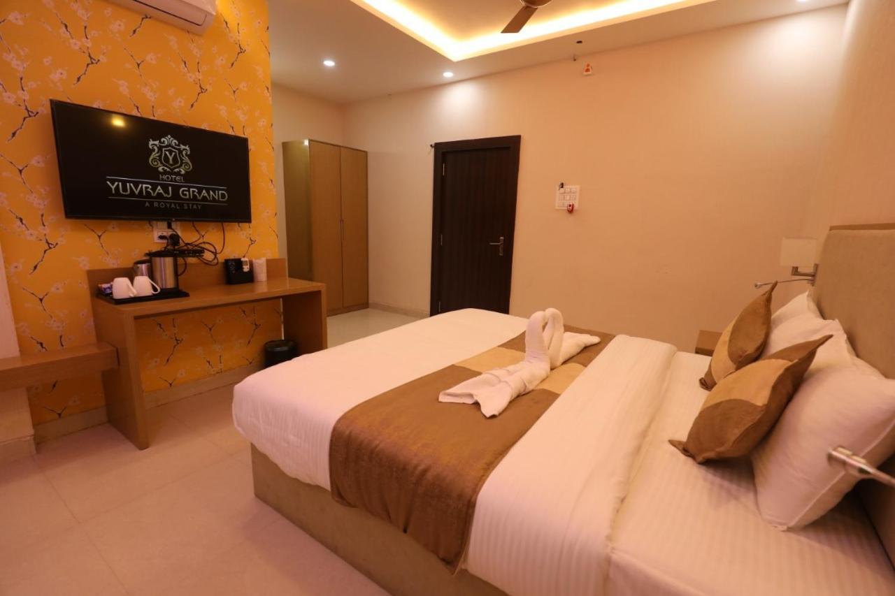 Hotel Yuvraj Grand Jabalpur Zewnętrze zdjęcie