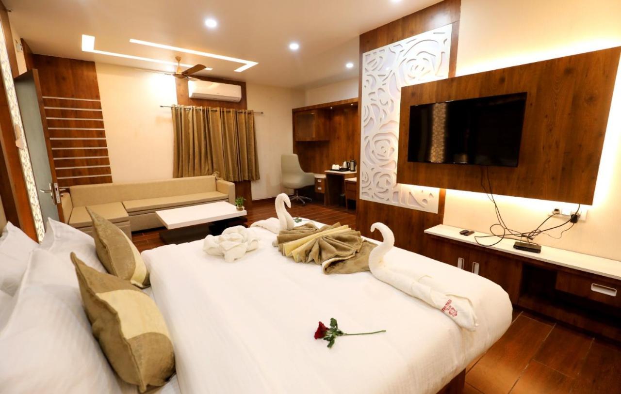 Hotel Yuvraj Grand Jabalpur Zewnętrze zdjęcie